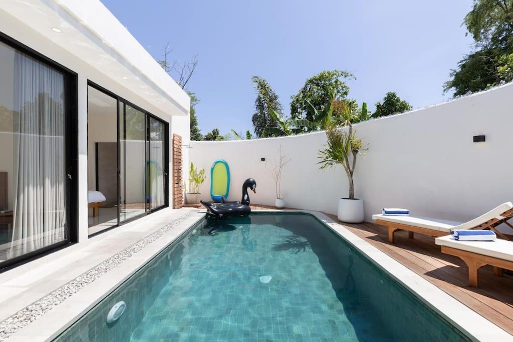 The R Villa Kaba - Incl. Motorbikes Seminyak  Exterior photo