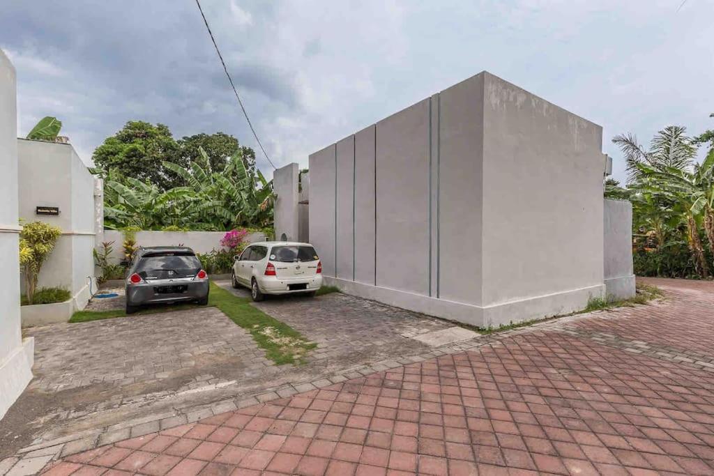 The R Villa Kaba - Incl. Motorbikes Seminyak  Exterior photo