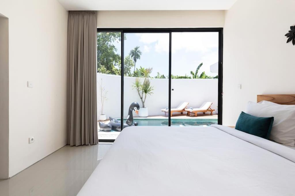 The R Villa Kaba - Incl. Motorbikes Seminyak  Exterior photo